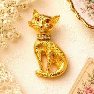 Vintage Gold Tone Cat Brooch Rhinestone Collar and Eyes